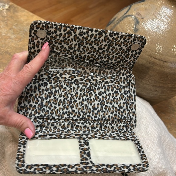 Travelon Leopard Print Crossbody Bag - Picture 9 of 11